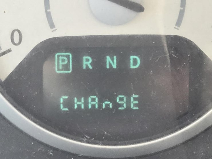 2010-chrysler-town-&-country-touring-image-19