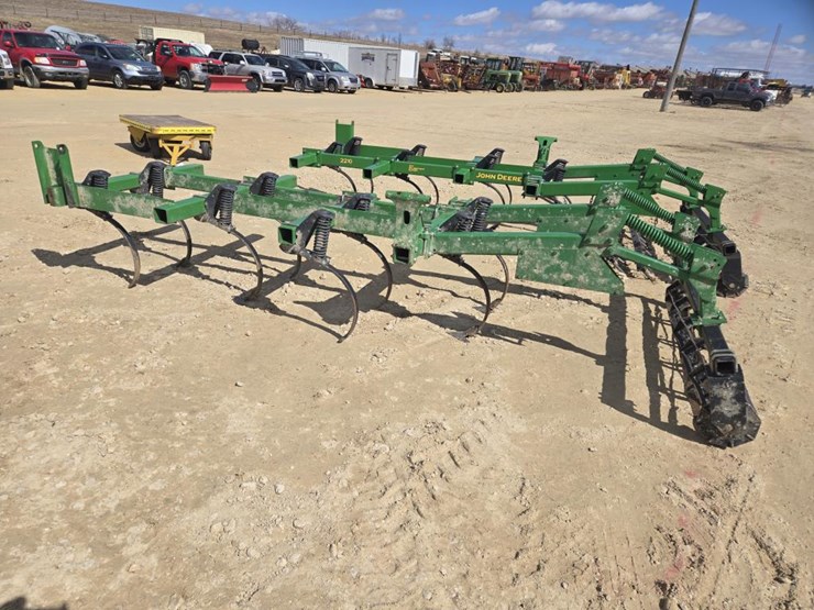 john-deere-2210-image-5