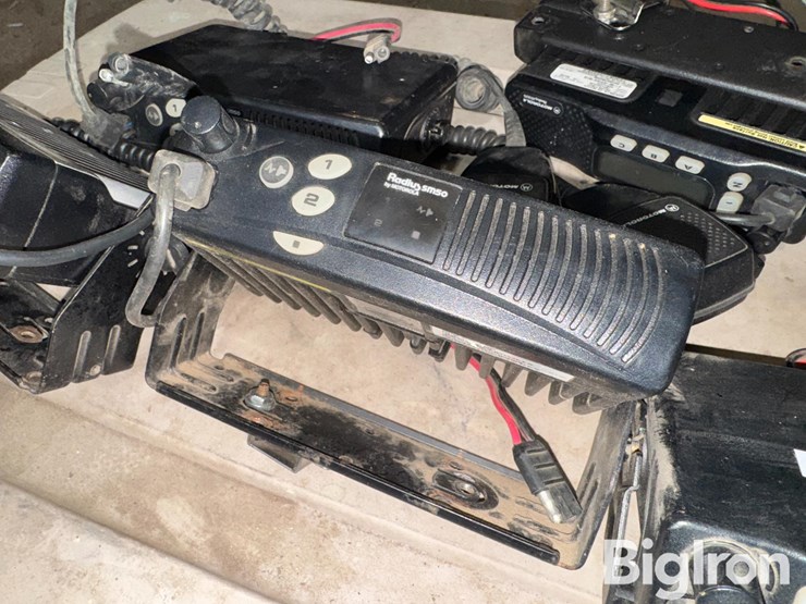 business-band-radios-image-10