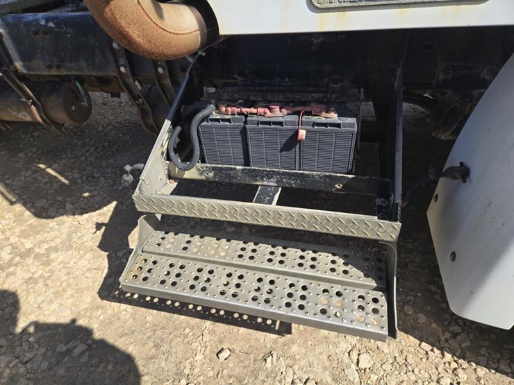 #212-•-1994-freightliner-semi-tractor-image-5