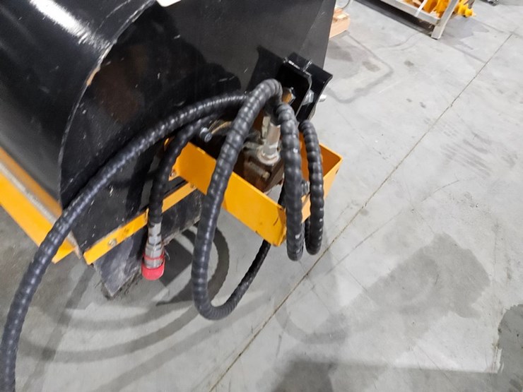 #657-•-2026-giyi-72"-box-broom-image-10