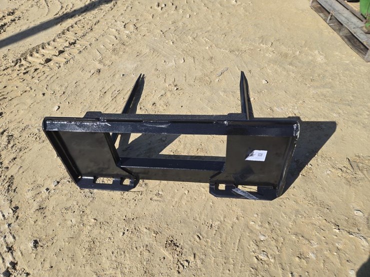 #262-•-skid-loader-bale-spear-image-3