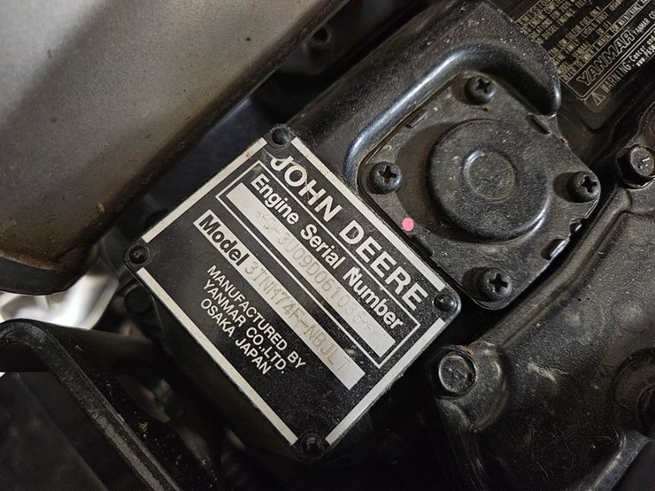 2020-john-deere-x758-image-17