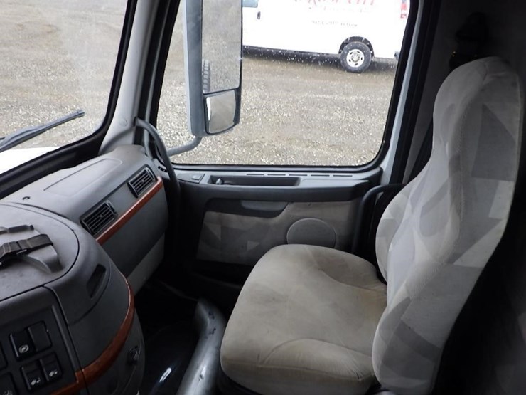 2011-volvo-vnl-t/a-truck-tractor-image-43