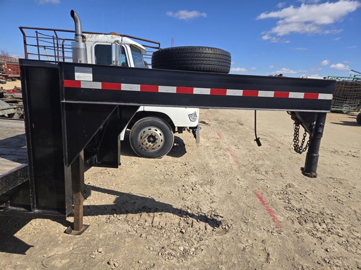 #203-•-1998-featherlite-flatbed-trailer-image-4