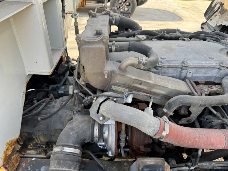 2018-isuzu-nrr-image-53