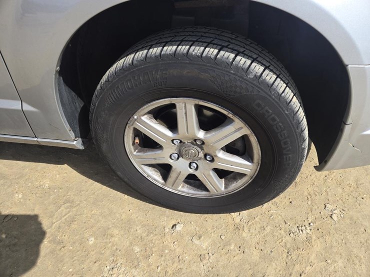 2010-chrysler-town-&-country-touring-image-5