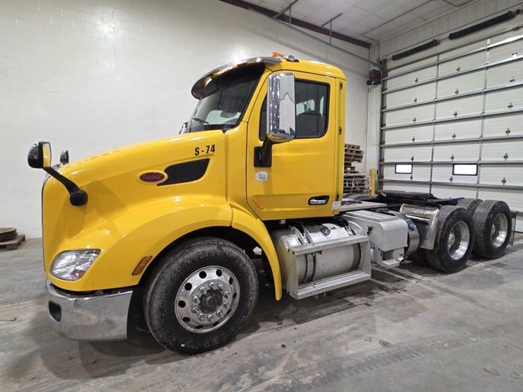 2017-peterbilt-579-image-7