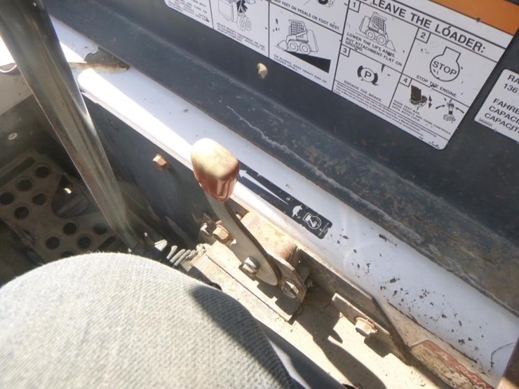 2005-bobcat-s300-image-22