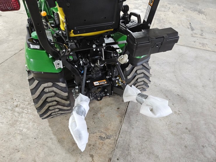 2024-john-deere-1025r-image-19