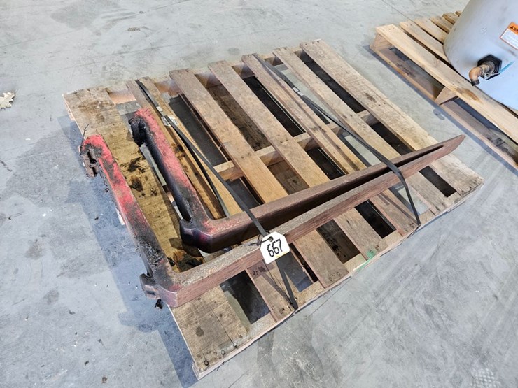 #667-•-42"-pallet-forks-image-1