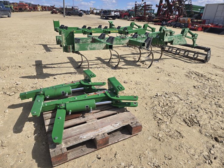 john-deere-2210-image-13