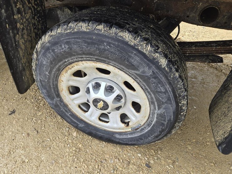 2013-chevrolet-k2500-image-9