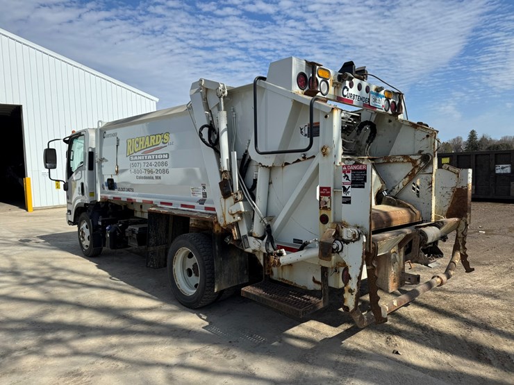 2018-isuzu-nrr-image-3