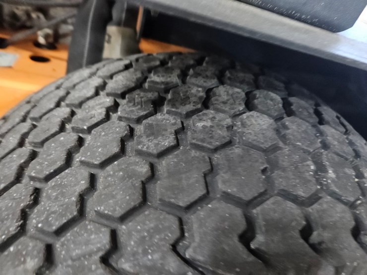 #680-•-scag-v-ride-ii-fuel-injected-stand-on-mower-image-27