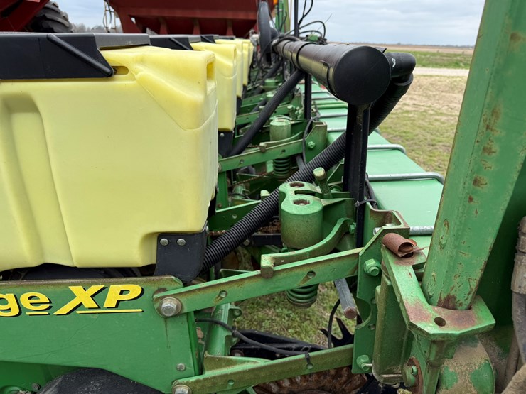 john-deere-1700-image-15