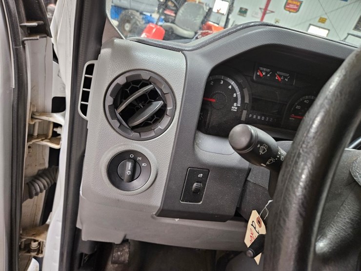 2012-ford-e350-image-29