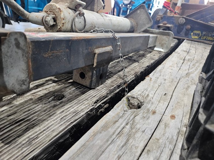 #624-•-(3)-trailer-jacks-image-6