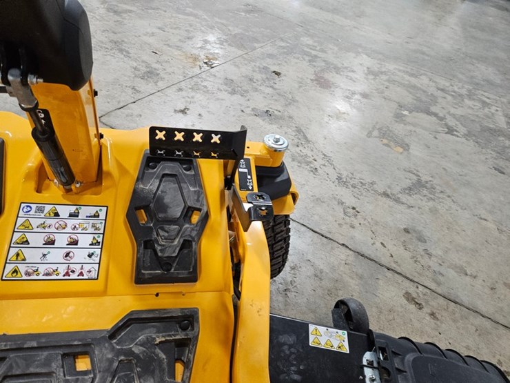 #699-•-2024-cub-cadet-ultima-zts2-zero-turn-mower-image-21