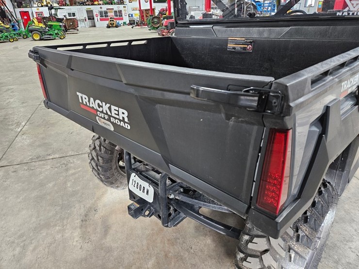 2019-john-deere-gator-image-17