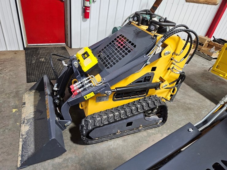 #690-•-2026-zjg-zj380-mini-skid-steer-image-2