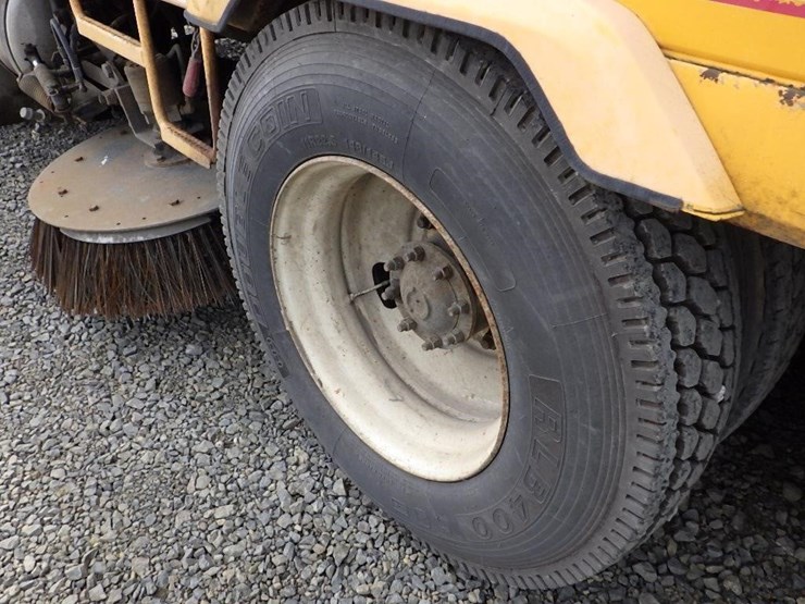 2005-elgin-sc-8000-s/a-street-sweeper-image-27