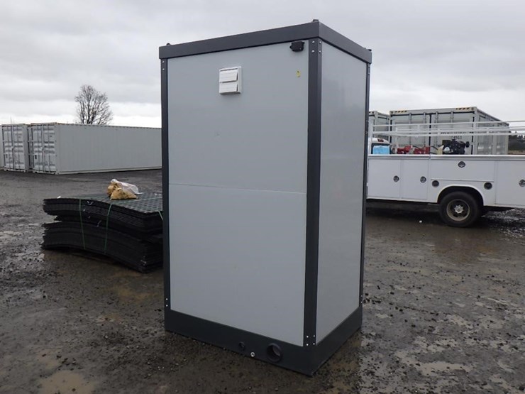 single-stall-portable-toilet-image-3