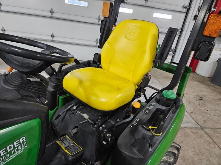 2018-john-deere-1025r-image-42