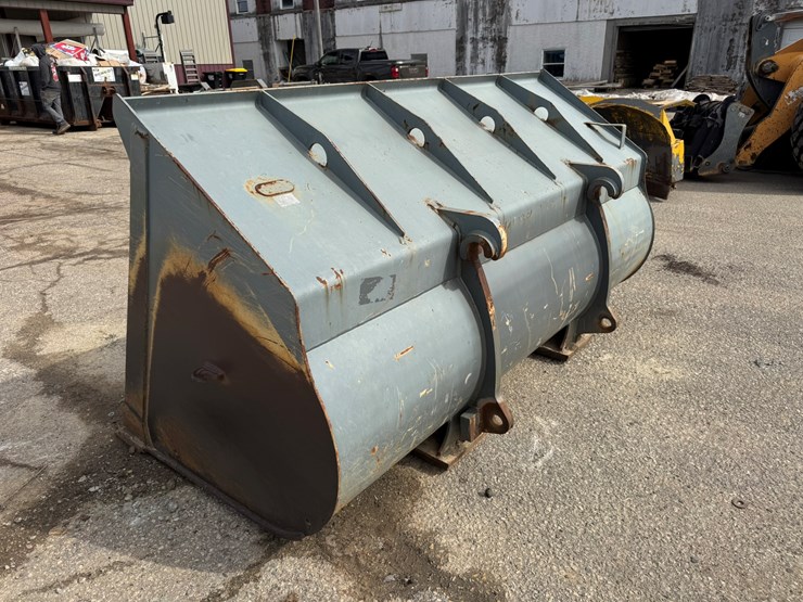 #3277-•-2016-liebherr-542-wheel-loader-w/-plow-and-chains-image-62