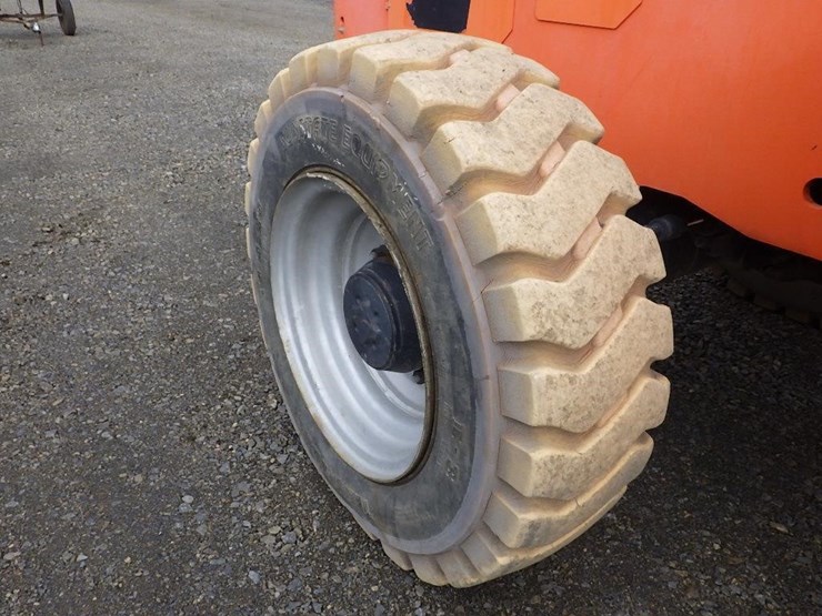 2015-jlg-8042-image-32