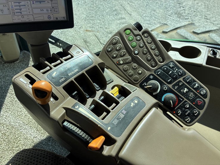 2013-john-deere-8360r-image-65