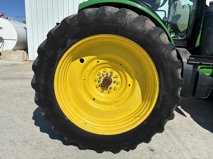 2013-john-deere-8360r-image-48