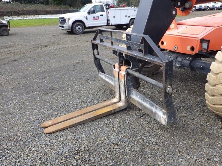 2015-jlg-8042-image-9