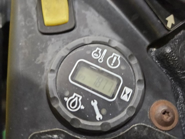 2015-john-deere-z930m-efi-image-18