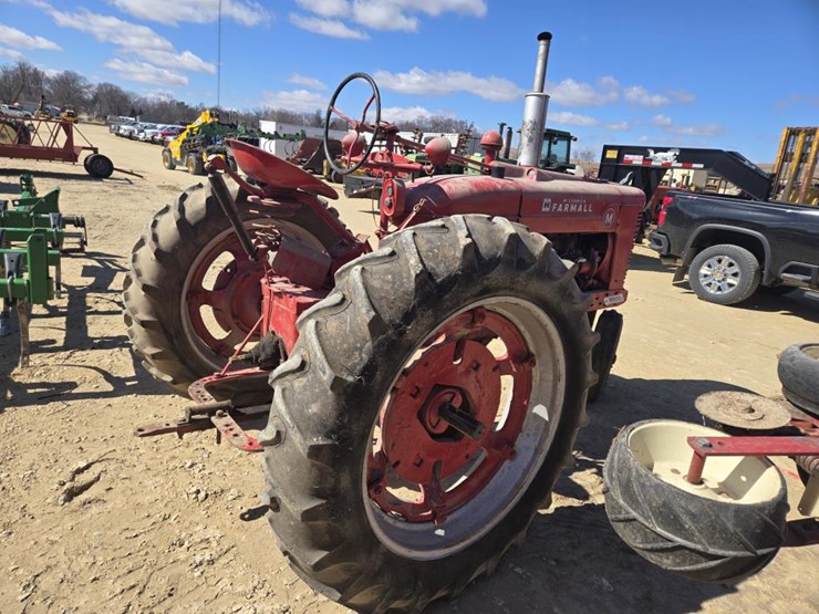 #223-•-farmall-m-tractor-image-7