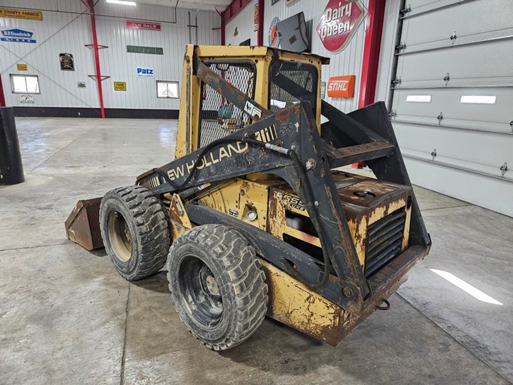 new-holland-l555-image-3