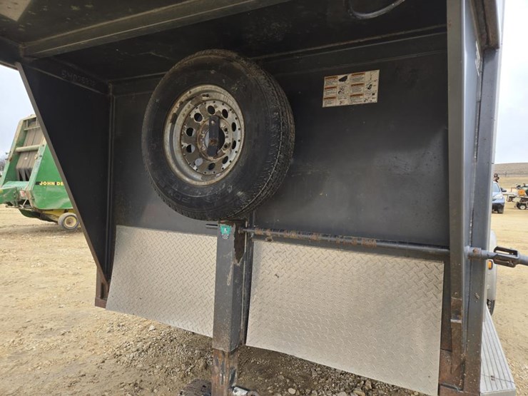 #73-•-2005-featherlite-gooseneck-livestock-trailer-image-5