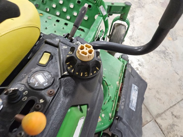 2015-john-deere-z930m-efi-image-17