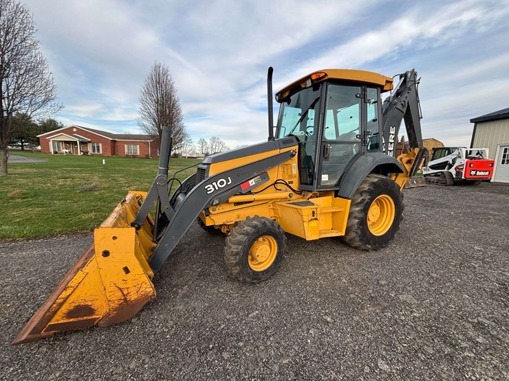 2010-deere-310j-image-1