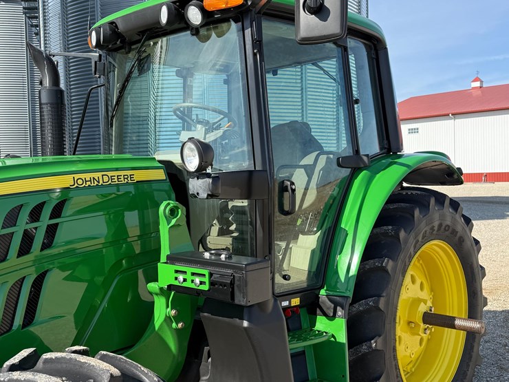 2015-john-deere-6125m-image-13