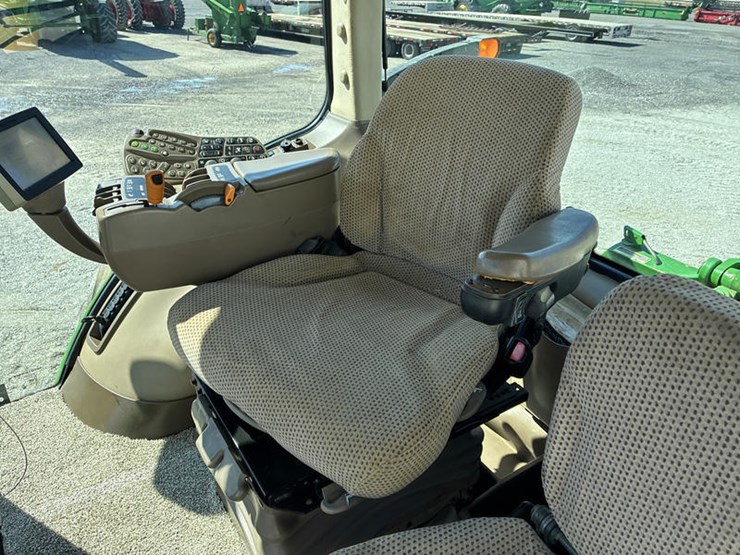 2013-john-deere-8360r-image-58