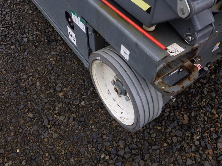 2017-skyjack-sj4632-scissor-lift-image-17