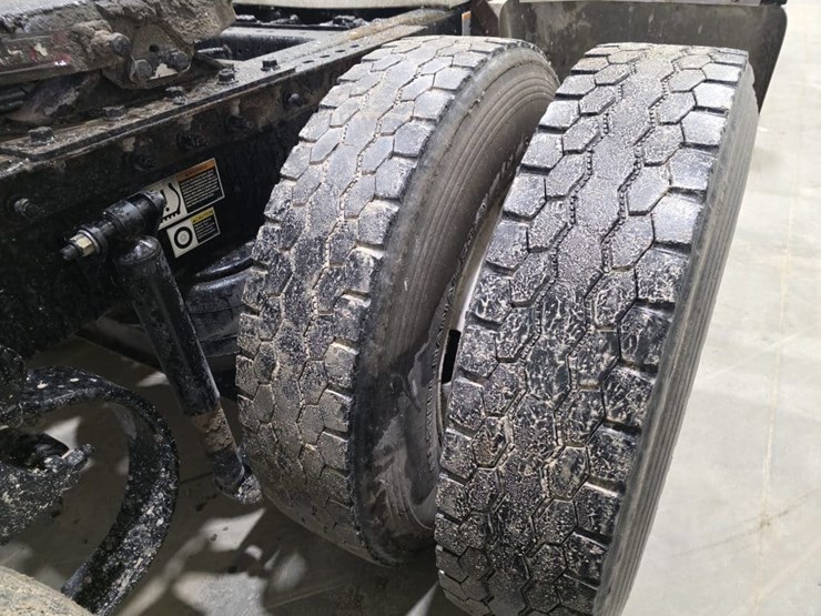 2017-peterbilt-579-image-38