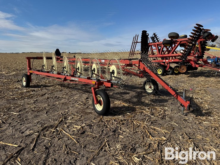 h&s-12-wheel-high-capacity-rake-image-3