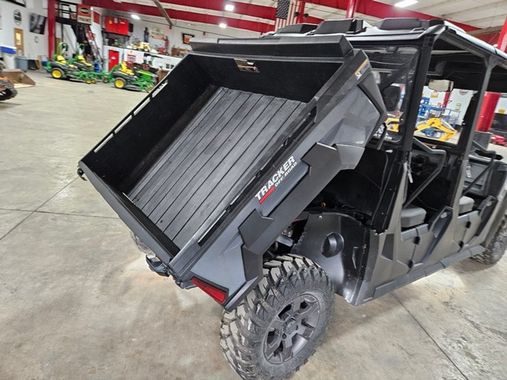 2019-john-deere-gator-image-15