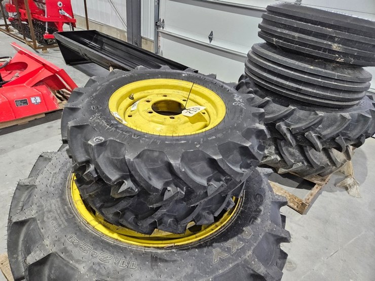 #710-•-galaxy-agri-trac-ii-tractor-tire-and-rim-set-image-3