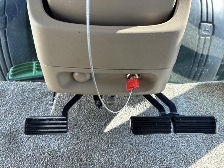 2013-john-deere-8360r-image-62