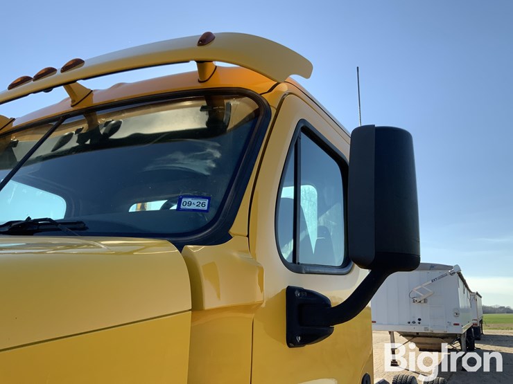 2016-freightliner-cascadia-125-image-9