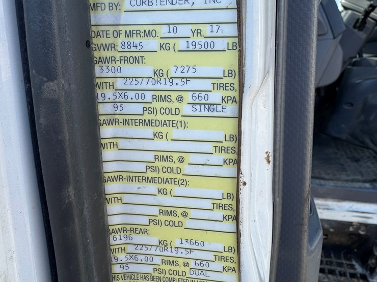 2018-isuzu-nrr-image-69