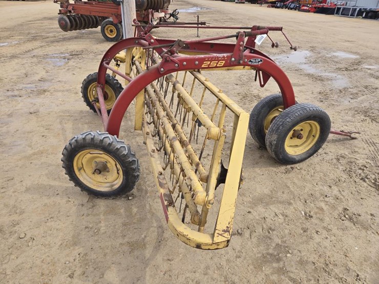 new-holland-258-image-9